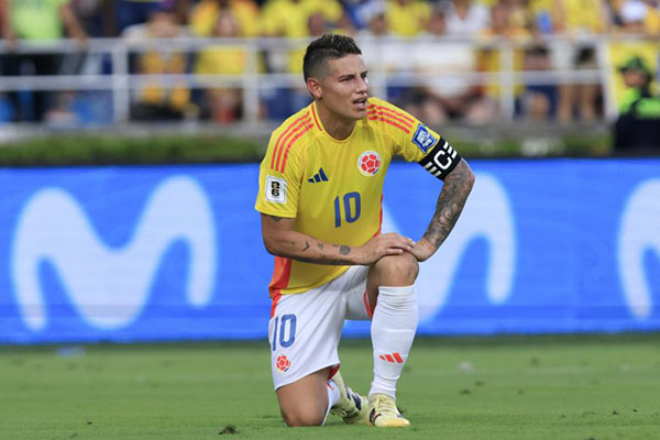James Rodríguez, Capitán de la selección Colombia de mayores en el partido contra Perú. Foto EFE