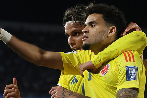 Luis Díaz, delantero de la selección Colombia, celebrando eufóricamente su gol contra Argentina. Foto EFE
