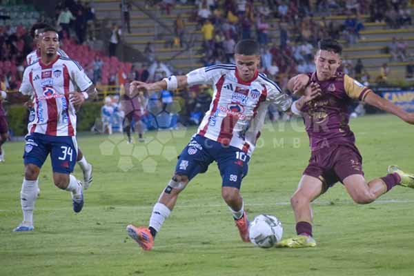 Momentos de la final de Liga Bet Play Dimayor, entre el Junior de Barranquilla y el Deportes Tolima, en el que José Enamorado fue figura. Foto Dimayor. 