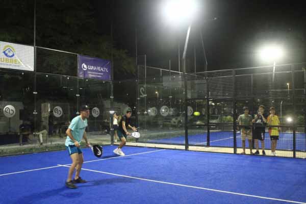 Deportistas en medio de un juego en Central Padel Santa Marta. Foto archivo EL INFORMADOR
