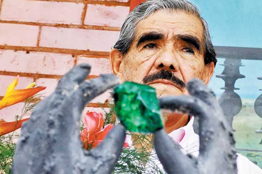 La Fiscalía mantiene dos procesos contra Carranza por los señalamientos hechos en su contra por ex cabecillas paramilitares y por la masacre de Mapiripán, perpetrada en julio de 1997 en el sureste del país.