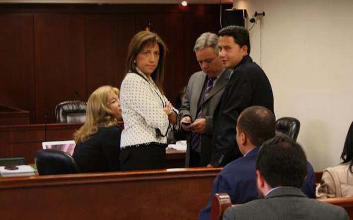 El juicio aún continúa. El juicio aún continúa.