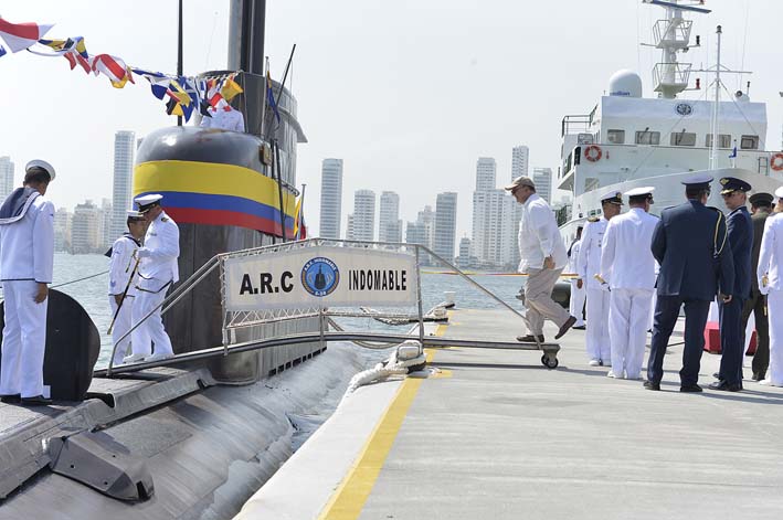 En la jornada se bautizaron dos submarinos de la Armada Nacional y hubo ascenso de los nuevos oficiales de la institución.