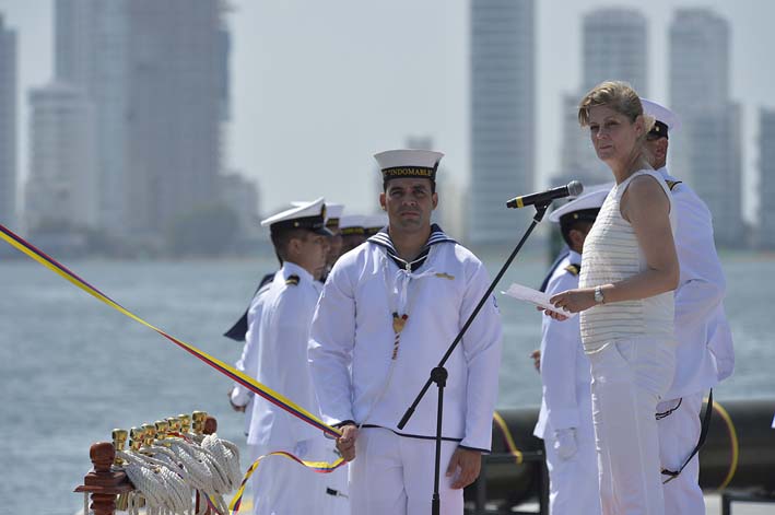 En la jornada se bautizaron dos submarinos de la Armada Nacional y hubo ascenso de los nuevos oficiales de la institución.