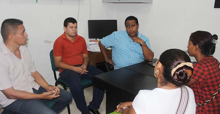 La Administración trabaja para solucionar la problemática del espacio público en la avenida Primera.