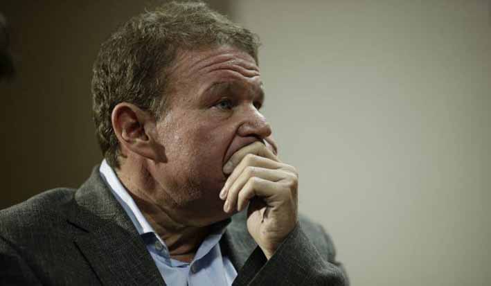 Son tres los enredos que tiene el exsenador en la Fiscalía.