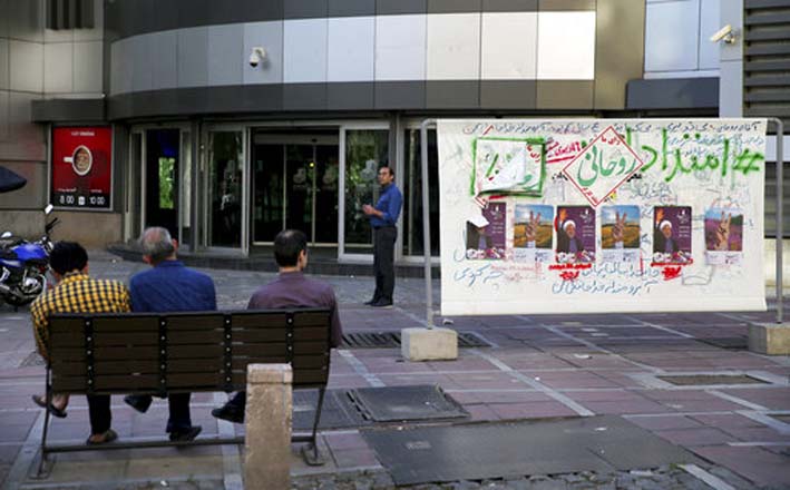 La campaña electoral también fue suspendida durante tres días a raíz del ataque con bomba.