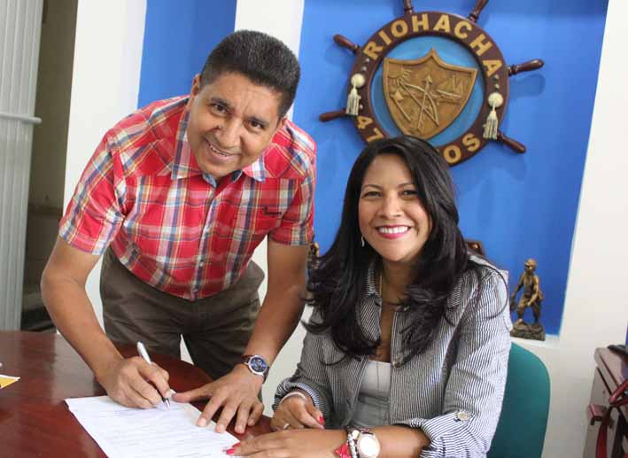 Posesión de Eugenio Antonio Benjumea Argote ante la alcaldesa Isseth Tatiana Barros Brito.