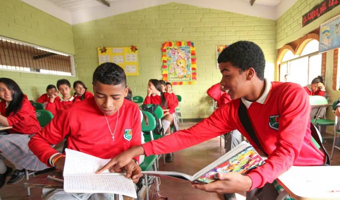 Serían 541 estudiantes de ambos municipios los que debían presentar la Prueba el próximo domingo.