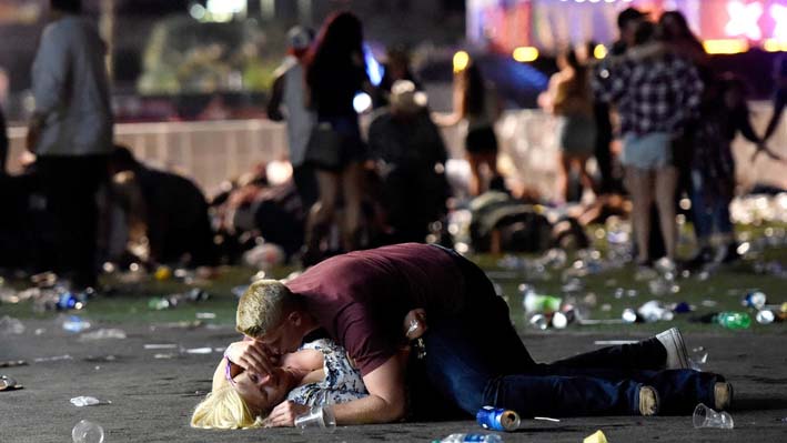 La cifra de heridos en el tiroteo ocurrido en un concierto en Las Vegas (Nevada) ascendió a más de 400, que se suman a los al menos 50 muertos, según el último balance policial.