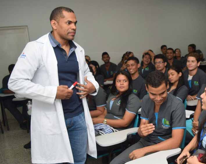 Luis José Daza, médico general egresado de la UCC Santa Marta, internista, hematólogo y trasplantólogo.