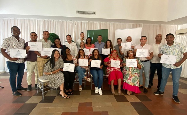 Estos son los 24 periodistas guajiros que recibieron su certificación en Riohacha.