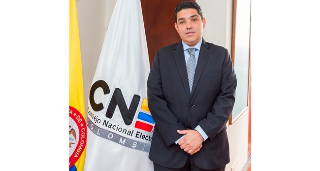 Jaime Luis Lacouture Peñaloza, magistrado del Consejo Nacional Electoral elegido para el período 2018 – 2022, nació en Villanueva, La Guajira; es abogado graduado de la Universidad del Norte, especialista en Derecho de los Negocios de la Universidad Externado de Colombia y magíster en Gobierno y Políticas Públicas de la Universidad de Culumbia.