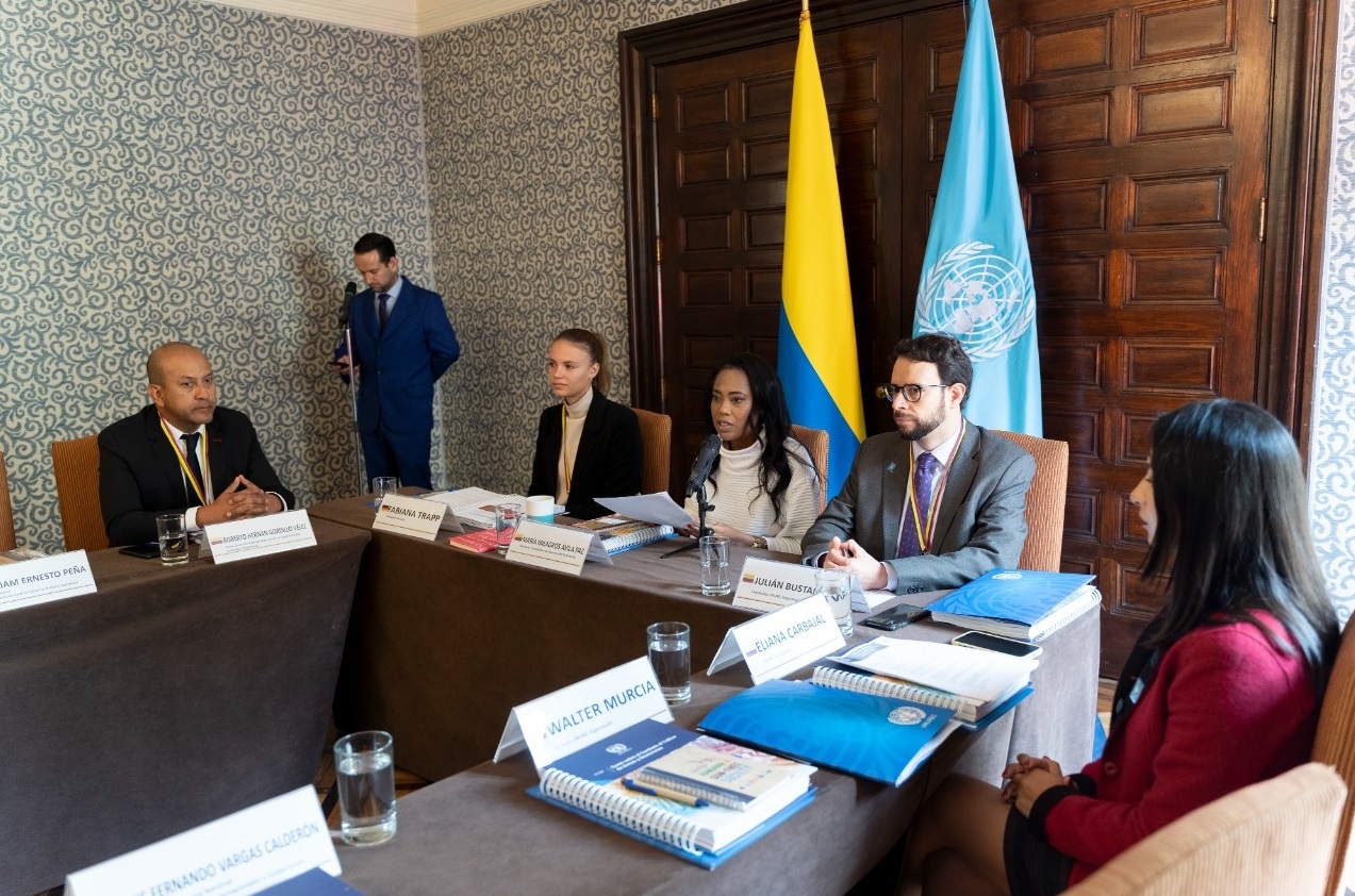 El curso contó con presentaciones nacionales por parte de la Dirección de Investigación Criminal e Interpol de la Policía Nacional, así como del Grupo Interno de Trabajo de Desarme y No proliferación de la Dirección de Asuntos Políticos Multilaterales del Ministerio de Relaciones Exteriores de Colombia.