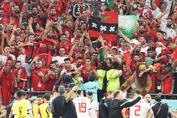 La selección de Marruecos venció a la de Canadá 2-1 y accede por segunda vez en su historia a octavos de final de un Mundial, como primera de grupo.