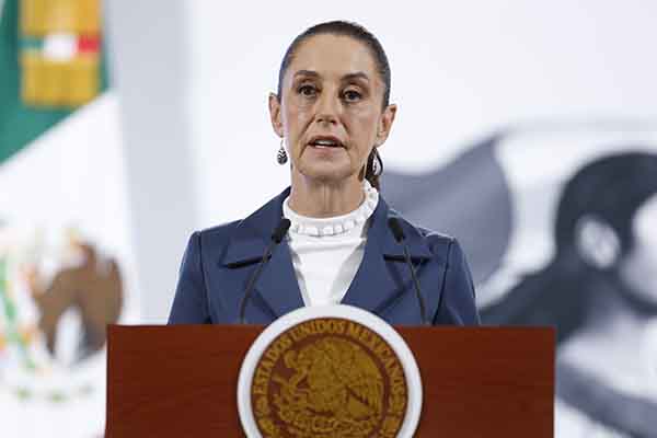  La presidenta de México, Claudia Sheinbaum, habla durante una rueda de prensa este martes, en Palacio Nacional de la Ciudad de México (México). EFE/ Sáshenka Gutiérrez