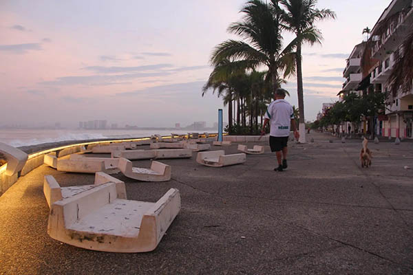 El Huracán Bárbara presenta viento de 10 a 20 kilómetros por hora con rachas de 30 a 50 kilómetros por hora en costas de Nayarit, Jalisco y Colima. Foto EFE