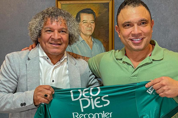 Alberto Gamero junto a Humberto Arias, presidente del Deportivo Cali. Foto @AsoDeporCali