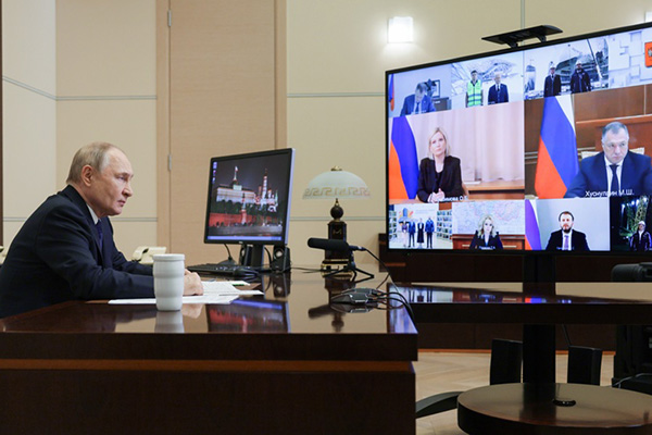 El presidente ruso, Vladímir Putin, en diálogo a través de videoconferencia. EFE/EPA/Gavriil Grigorov / Sputnik / Kremlin Pool