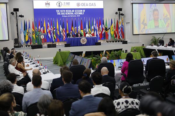 Fotografía general de la sesión de apertura de la 55ª Asamblea General de la OEA en Saint John’s (Antigua y Barbuda). EFE/ Bienvenido Velasco