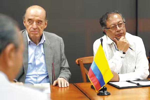  Gustavo Petro, Presidente de Colombia; Álvaro Leyva excanciller de la República. 