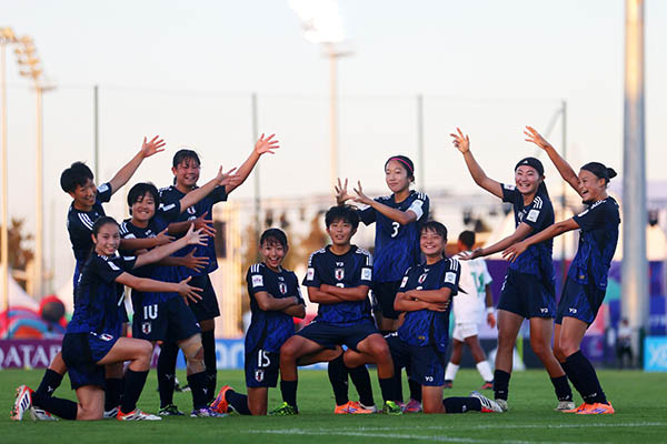 Jugadoras de la selección japonesa de fútbol sub 17 femenino celebrando la clasificación. Foto tomada de FIFA en Facebook 