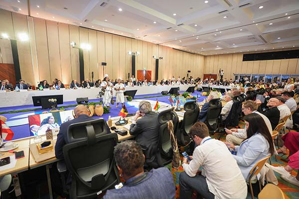 En el corazón de Santa Marta, líderes de América Latina, el Caribe y Europa instalaron la IV Cumbre CELAC–UE, un encuentro histórico que refuerza la cooperación birregional en democracia, desarrollo y sostenibilidad. Foto Cancillería