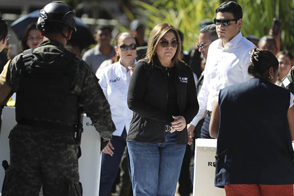 La consejera presidenta del Consejo Nacional Electoral, Ana Paola Hall, participa en el acto de la distribución del material electoral para las elecciones generales del 30 de noviembre. EFE/ Gustavo Amador