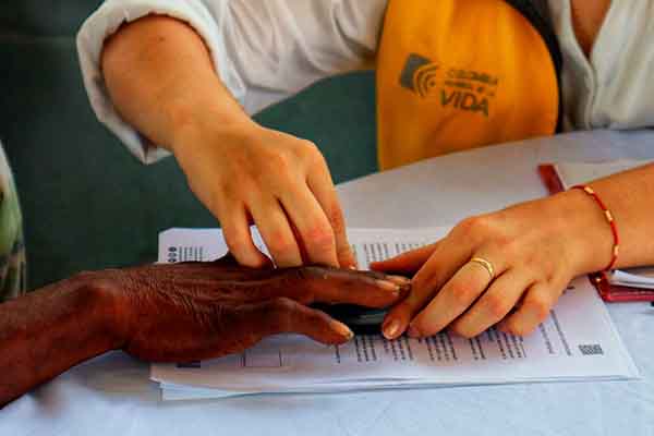 Las cartas de indemnización fueron entregadas a víctimas del conflicto armado en Riohacha, Maicao, Manaure, Fonseca, Urumita y San Juan del Cesar. Foto Presidencia de la Republica