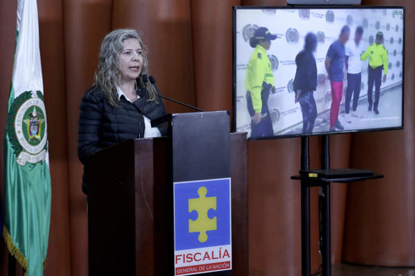  Una operación internacional detuvo en Estados Unidos, El Salvador, Ecuador, Nicaragua y Colombia a 19 integrantes de una red criminal que estafó en 15 países a más de 700 personas con visas estadounidenses de trabajo falsas, informó este viernes la Fiscalía colombiana. EFE/Carlos Ortega