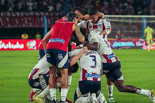 Jugadores del Junior celebrando un gol en un partido de liga colombiana. Foto Junior Club SA en Facebook  
