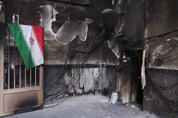 Interior quemado de la de la mezquita Beheshti, del oriental barrio de Tehranpars, durante las protestas que han sacudido el país en las últimas semanas. Archivo EFE/Jaime León