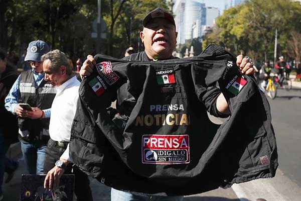 Manifestaciones en apoyo a la libertad de prensa en México. Foto EFE 