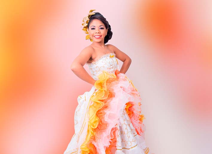 En medio del show central basado en ritmos modernos y folclóricos, serán presentadas las diez candidatas que lucharán por ser la sucesora de Yelmis Iguarán Mendoza, Reina Popular del Carnaval de Riohacha 2016 – 2017, porque este es un ‘Carnaval para Todos’.