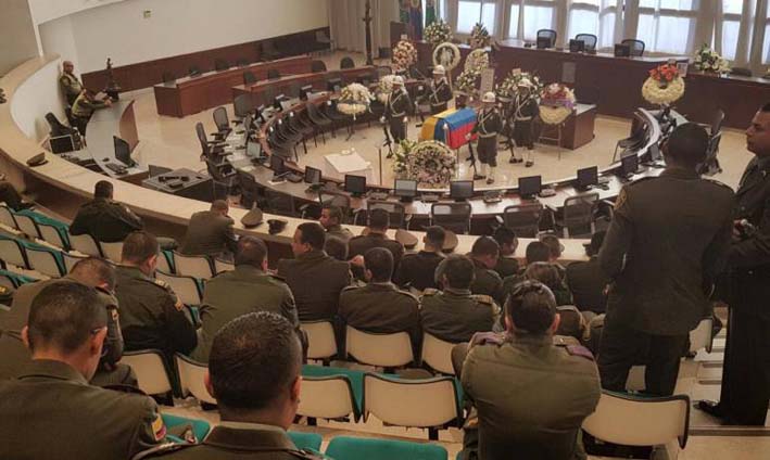 El alcalde Federico Gutiérrez y el comandante de la Policía Metropolitana, general Oscar Heredia, presidieron las exequias.