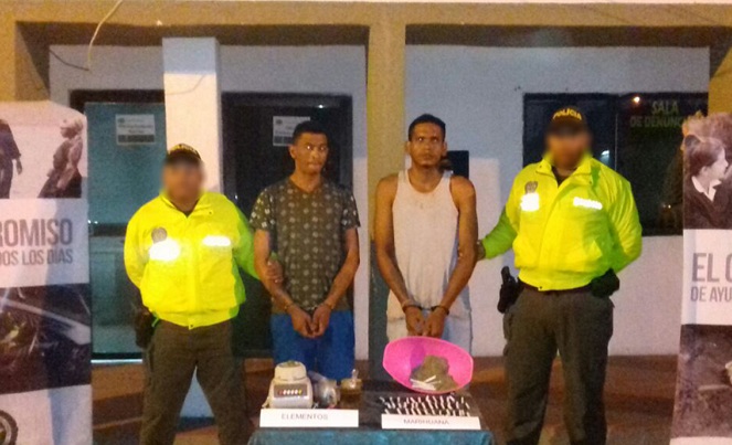 Los dos presuntos comercializadores de drogas detenidos.