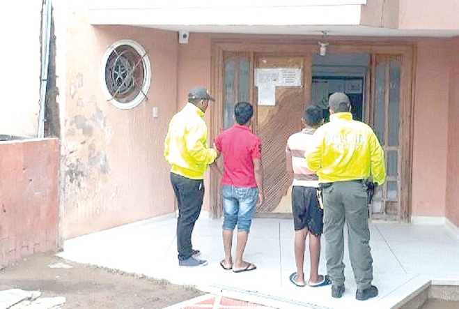 Los capturados cuando eran conducidos a la Fiscalía.