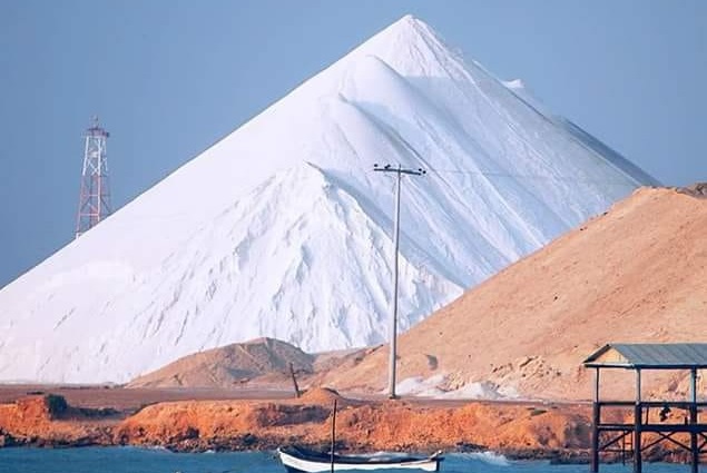 Manaure es un municipio del departamento colombiano de La Guajira reconocido principalmente por encontrarse en éste las salinas marítimas más importantes del país