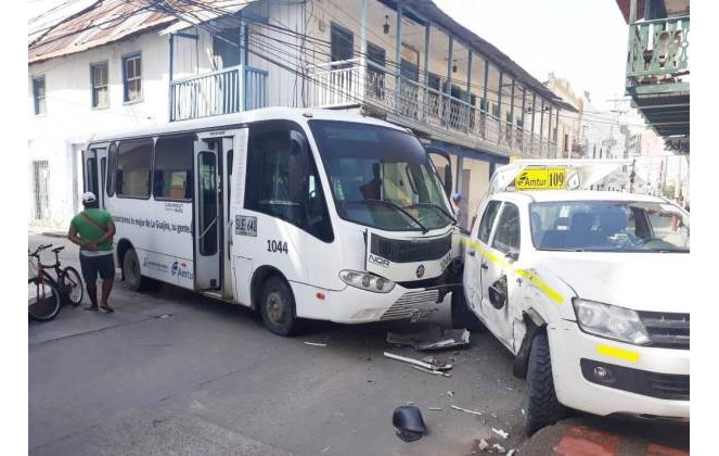 Los conductores de los automotores concretaron un acuerdo y se macharon del sitio.