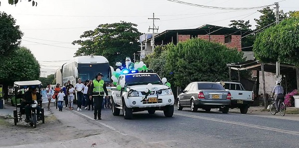 Caminata que se realizó en Fonseca, buscando concientizar a la población a no usar pólvora en esta navidad.