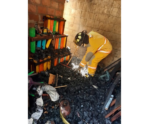 Así quedó el interior de la vivienda en donde estalló el fuego pirotécnico en Fonseca.