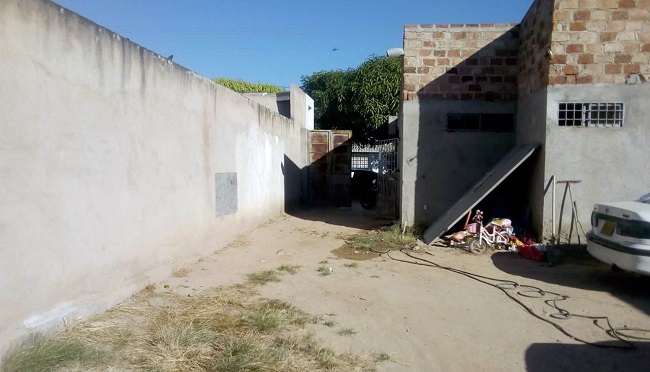 De este lugar los delincuentes se llevaron autopartes de un Mazda Milenio 626.