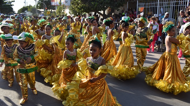 Destellos de colores y ritmos tradicionales se tomaron las calles de Ciénaga.