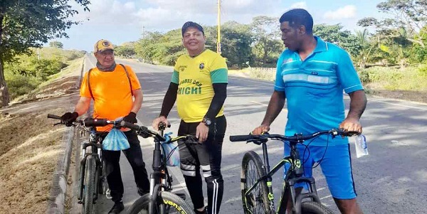 La cicla es un escape para los maicaeros ante la falta de lugares de esparcimiento.