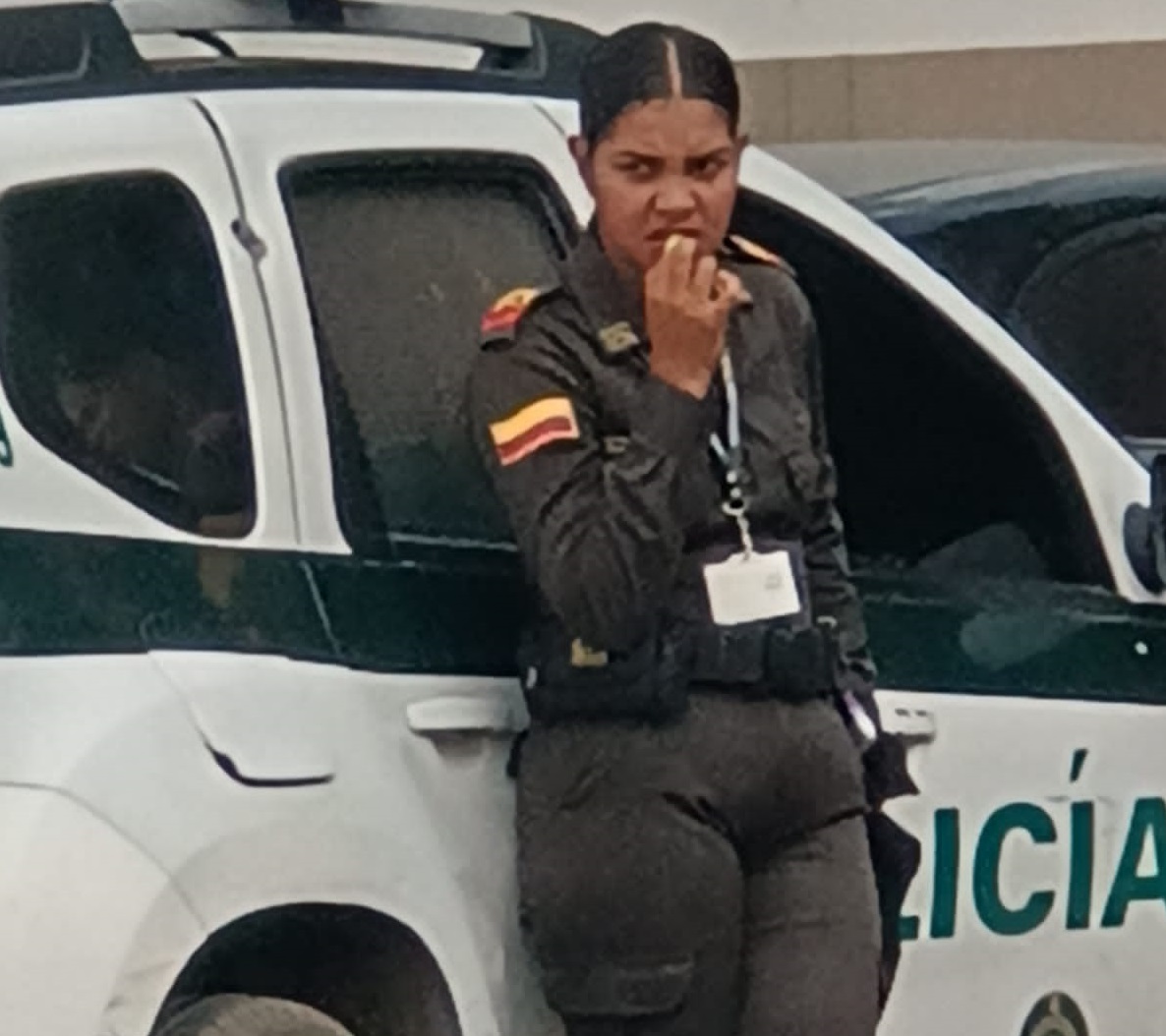 Portón de la Policía en Maicao, derribado sin causa externa aparente.