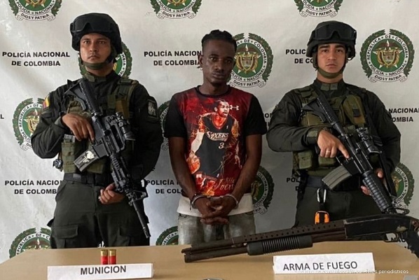 El hombre fue capturado al negarse a cumplir una diligencia de registro y verificación de antecedentes