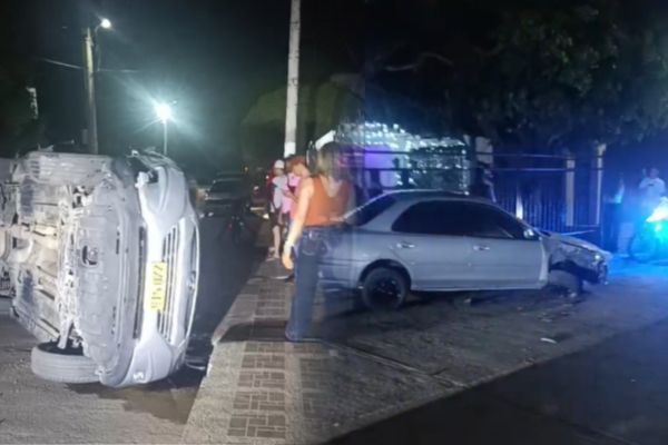Escucha la noticia en wayuunaiki ¡Pronto! Así quedó el vehículo del docente, un posible microsueño sería el cumplable. Foto: La Guajira Hoy