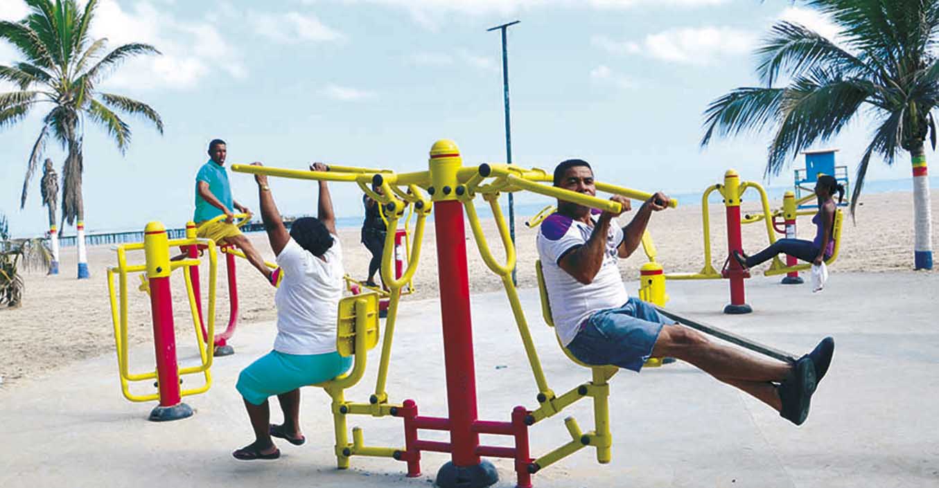 El Malecón es la imagen saludable de Riohacha, que busca convertirse en distrito turístico. Actualmente presenta dos gimnasios que invitan a los ciudadanos a realizar ejercicios sin tener que utilizar un establecimiento privado.
