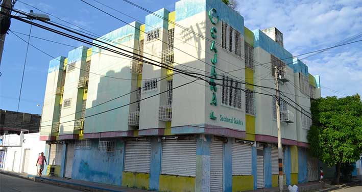 Este es el edificio que Cajanal le cedió a la Universidad de La Guajira y ésta lo habilitará para el Centro de Estudios de Postgrados.