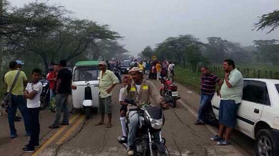 Habitantes de Oreganal bloquearon la vía que comunica al Sur con el Norte de La Guajira.